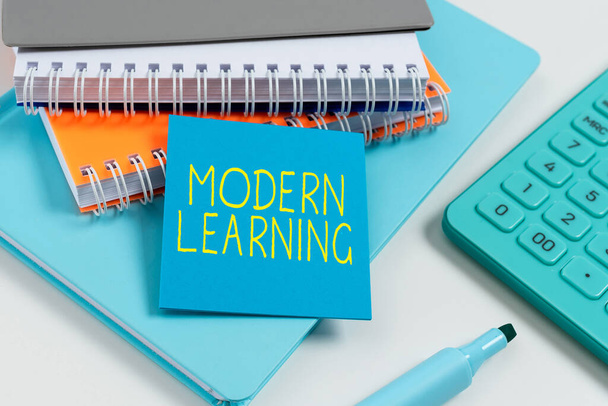 Handwriting text Modern Learning, Conceptual photo flexible and agile setup Innovative learning environments - Foto, Bild