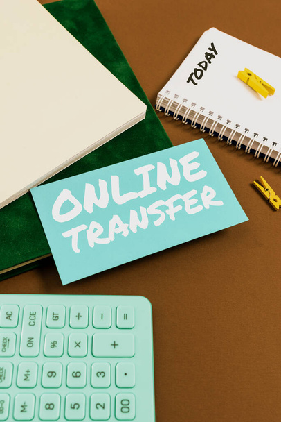 Escribir mostrando texto Transferencia en línea, idea de negocio autoriza una transferencia de fondos sobre una transferencia electrónica de fondos - Foto, imagen
