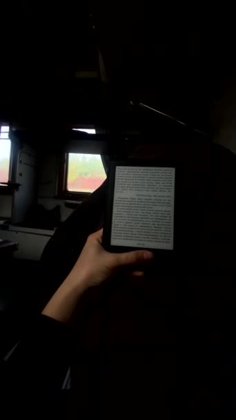 ponto de vista mulher leitura e livro no trem longo caminho de ferro - Filmagem, Vídeo