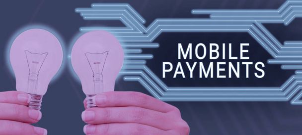 İlham verici Mobil Ödemeleri gösteren metin, bir ürün için elektronik cihaz aracılığıyla ödenen para üzerine yazılmış Sözcük - Fotoğraf, Görsel