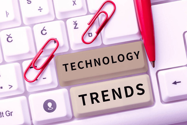 Znak tekstowy pokazujący trendy technologiczne, Business approach Trending Modern Viral Advanced Development Trendy New - Zdjęcie, obraz