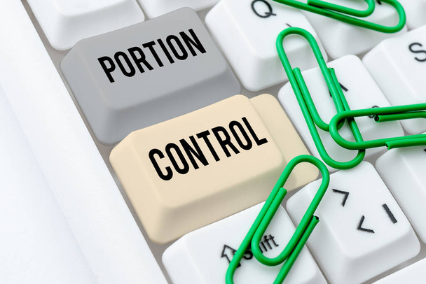 Zarejestruj wyświetlanie Portion Control, Podejście biznesowe znając odpowiednie środki lub wielkości porcji jak na kalorii - Zdjęcie, obraz