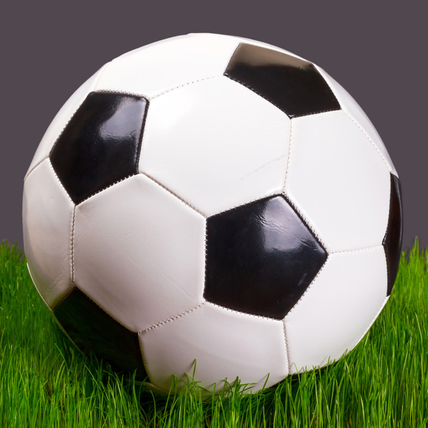 Soccer ball on the grass - Foto, afbeelding