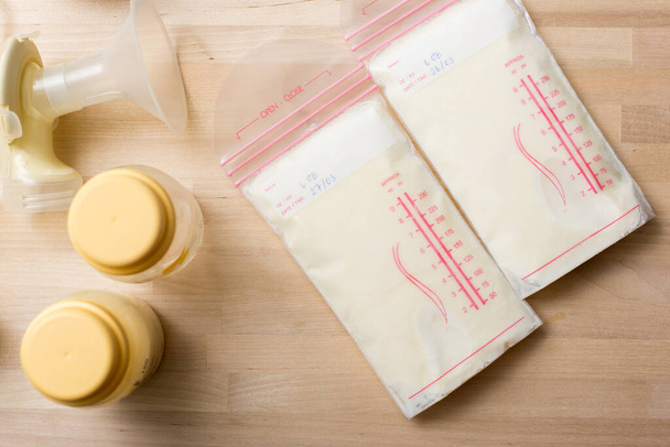 Breast milk frozen in plastic storage bags for baby. The way to store breast milk safely. - Fotoğraf, Görsel