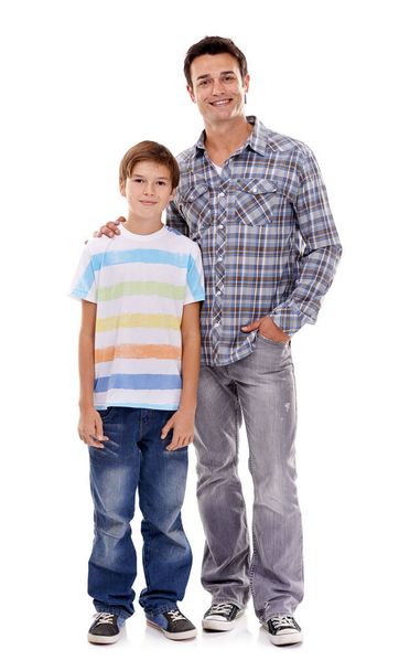 Батькам дозволено пишатися своїми синами. Повнометражний портрет батька і сина, що стоїть поруч
 - Фото, зображення