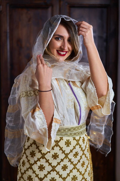 Young Romanian woman in traditional bride popular costume in a vintage home - Foto, Bild
