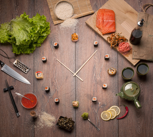 Sushi time in the form of a wall clock - 写真・画像
