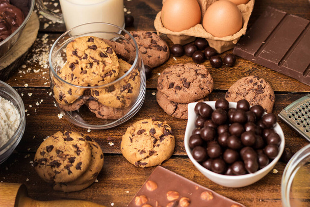 Preparing homemade chocolate chip cookies - Photo, Image