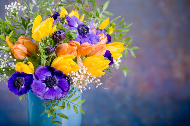 grono zawilce i tulipany - Zdjęcie, obraz