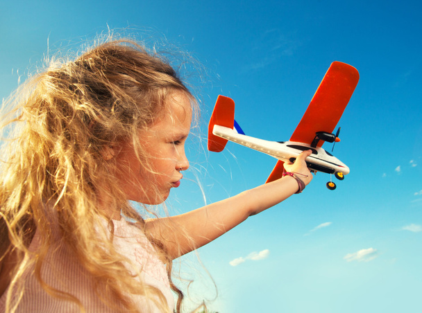 Girl playing with plane - Zdjęcie, obraz