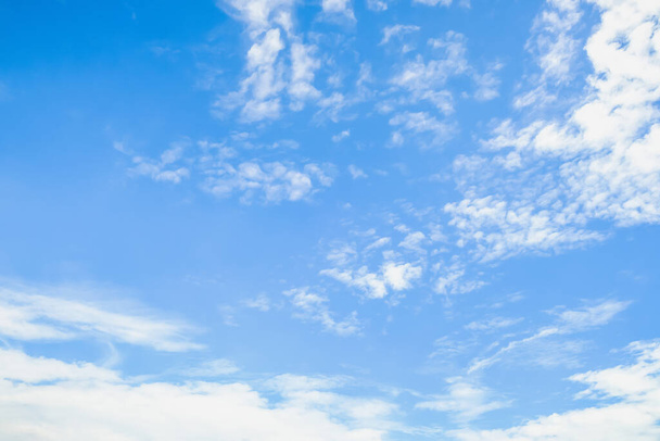 white clouds on Cloudy blue sky abstract nature  background - Foto, imagen