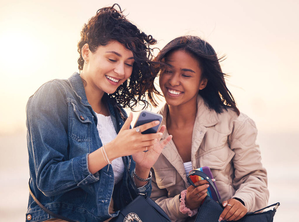 Friends, phone and happy on social media outdoor for interracial creative content, streaming video online or web communication message app. Women, diversity and friendship or reading on smartphone. - Foto, Imagem