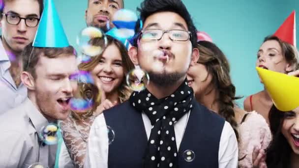 Party, friends and bubbles for comic portrait while dancing at a party to celebrate birthday, holiday or social event with diversity. Men and women group together to dance, wow and have fun with hats. - Filmagem, Vídeo