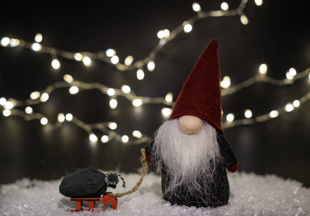 Noel ou Nouvel An concept, carte de voeux, espace de copie. Gnome scandinave pour décorer votre Noël - Photo, image