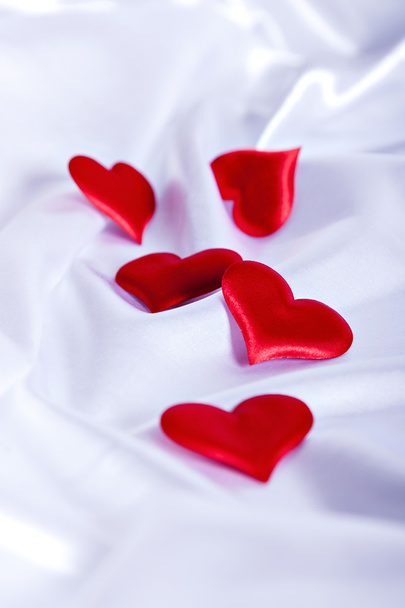 Rotes Herz ist das Symbol des Valentinstages - Foto, Bild
