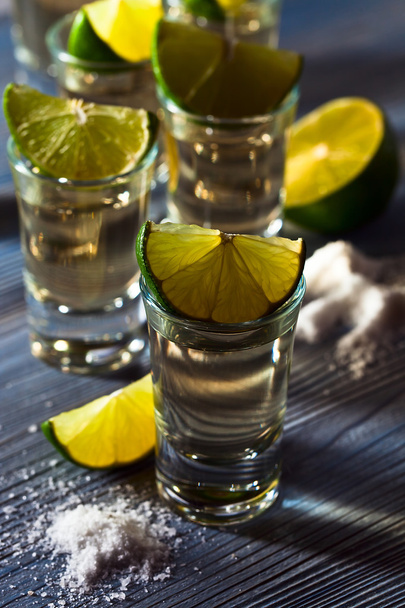 Tequila mit Salz und Limette  - Foto, Bild