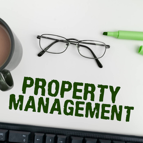 Tekst bijschrift presenteren Property Management, Word Written on Oversight of Real Estate Bewaarde waarde waarde van Facility - Foto, afbeelding