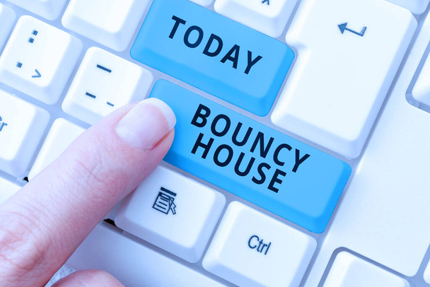 Zarejestruj wyświetlanie Bouncy House, Koncepcja oznacza Zautomatyzowany program, który działa przez Internet Sztuczna inteligencja - Zdjęcie, obraz