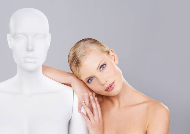 True beauty is about being an individual...A beautiful young woman standing next to a mannequin - 写真・画像