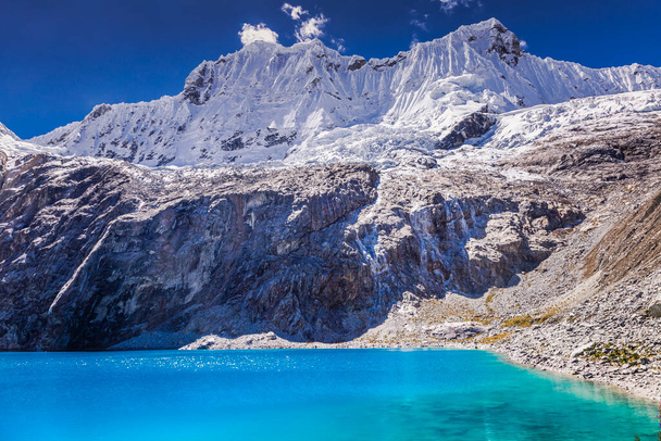 Idyllic laguna 69 in Cordillera Blanca, snowcapped Andes, Ancash, Peru - Valokuva, kuva