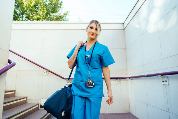  representation of the daily life of a nurse going to work at the hospital	 - Foto, Imagem