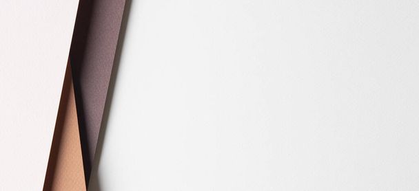Цветные бумаги геометрической композиции баннер фон с бежевым и коричневым цветом тона. Геометрические формы и линии. - Фото, изображение