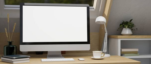 PCデスクトップコンピュータのホワイトスクリーンモックアップと最小限の木のテーブルの上のアクセサリーと最小限の快適なホームワークスペースのクローズアップショット。3Dレンダリング、 3Dイラスト - 写真・画像
