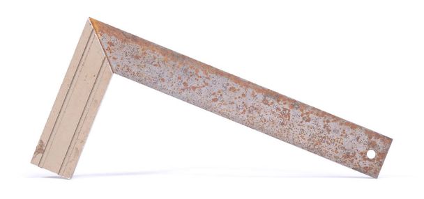 Rusty metalen hoek liniaal geïsoleerd op witte achtergrond - Foto, afbeelding