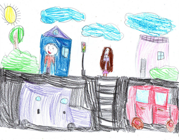 Enfant dessinant des bâtiments et des voitures. Bonne famille en promenade. Des vies de gens dans la ville. Art au crayon dans un style enfantin. - Photo, image
