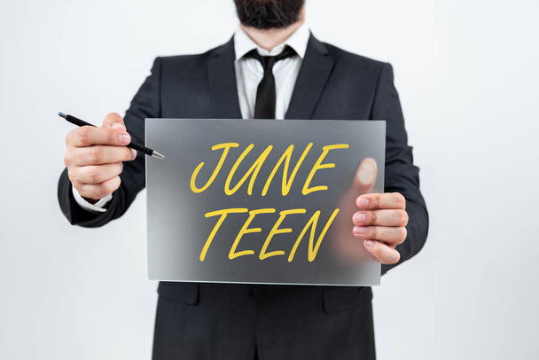 Ručně psané znamení June Teen, Internet Koncept právní dovolená ve Spojených státech na konci otroctví v USA - Fotografie, Obrázek