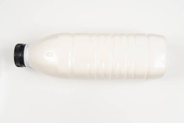 1 litr plastikowego doniczki na białym tle izolowane - Zdjęcie, obraz