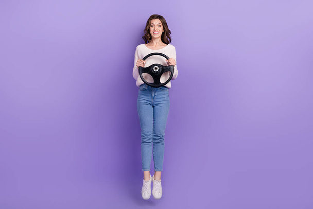 Full length photo of joyful glad lady wear stylish clothes hold wheel moving repair service isolated on purple color background. - Fotografie, Obrázek