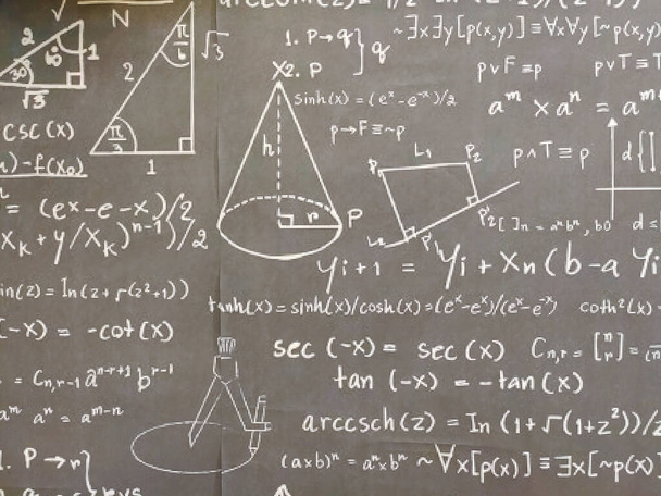 Розв'язок математичних формул і геометричних фігур намальовано на шкільній дошці по всій рамі
 - Фото, зображення