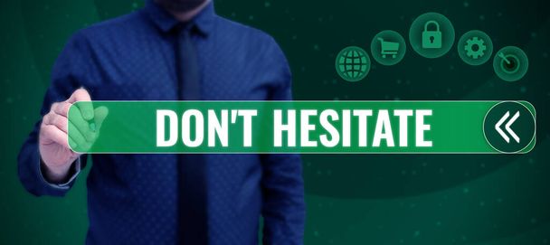 Написавши знак DonT Hesitate, бізнес-концепція щось робить і не треба турбуватися про результат - Фото, зображення