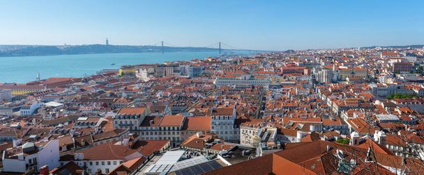 Panoramic aerial view of Lisbon city with Tagus River (Rio Tejo) - Lisbon, Portugal - Foto, imagen