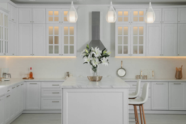 Luxury kitchen interior with new stylish furniture - Foto, imagen