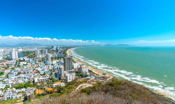 Vung Tau city aerial view. Vung Tau is the capital of the province since the province's founding, and is the crude oil extraction center of Vietnam. - Foto, Imagem