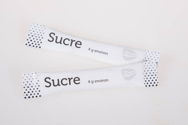 sucre texto francés significa azúcar en pequeños paquetes de bolsas - Foto, imagen