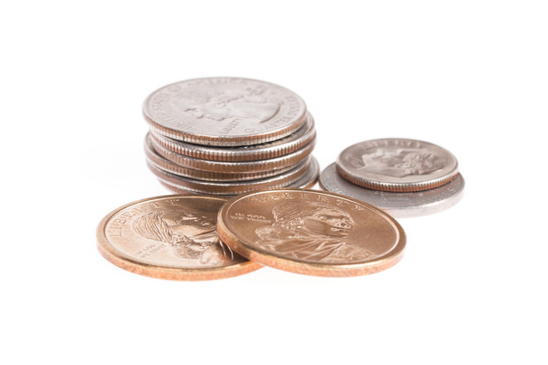 Pilha de moedas americanas isoladas sobre fundo branco
 - Foto, Imagem