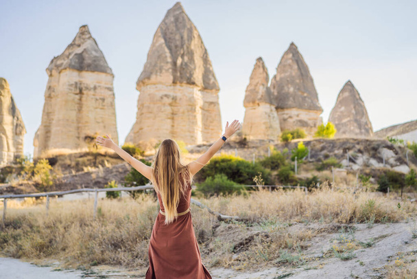 Woman tourist on background of Unique geological formations in Love Valley in Cappadocia, popular travel destination in Turkey. - Foto, Bild