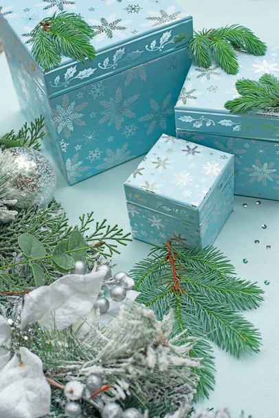 Christmas New Year's boxes with gifts and New Year's decorations - Фото, зображення
