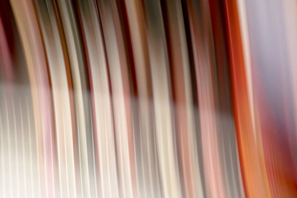 Esmalte de esmalte multicolor dinámico abstracto epoxi suave textura de fondo borroso, telón de fondo moderno, fondo de pantalla Colores cálidos desenfoque abstracto remolino, nadie, alta resolución. Rayas de fugas ligeras, movimiento rápido - Foto, imagen