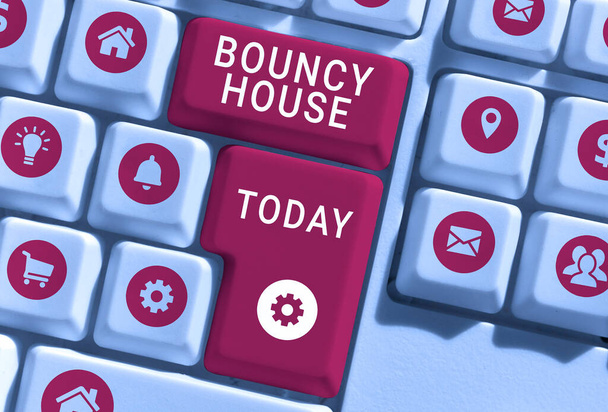 Psaní textu Bouncy House, Koncept znamená Automatický program, který běží přes internet Umělá inteligence - Fotografie, Obrázek