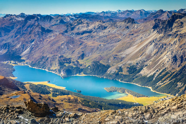 Sopra il lago Silvaplana, Sils e Maloja dal Piz Corvatsch, Alta Engadina, Graubunden, Svizzera - Foto, immagini