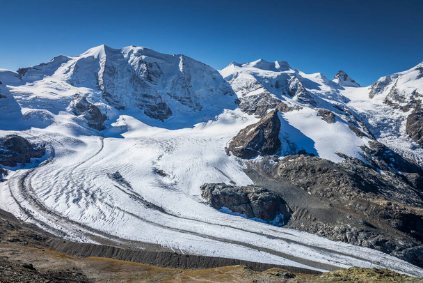スイスアルプス、エンガディン、スイスの氷河とバーニナとパル山脈 - 写真・画像