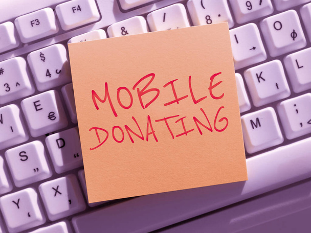 Podpis koncepcyjny Mobilne darowizny, Słowo, aby dać coś do organizacji charytatywnej lub jakiejkolwiek przyczyny za pomocą urządzeń osobistych - Zdjęcie, obraz