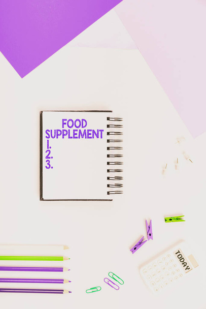 Letrero que muestra Suplemento Alimentario, Palabra Escrito en Condiciones y prácticas que preservan la calidad de los alimentos - Foto, imagen