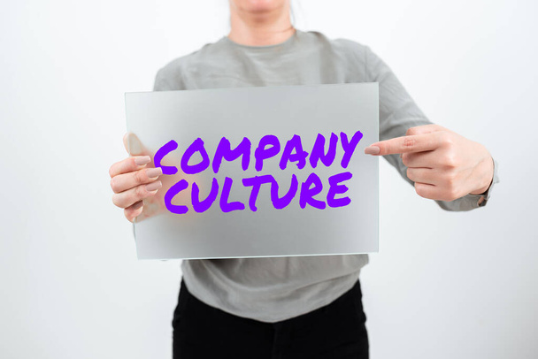 Text caption presenting Company Culture, Business overview Prostředí a prvky, ve kterém zaměstnanci pracují - Fotografie, Obrázek