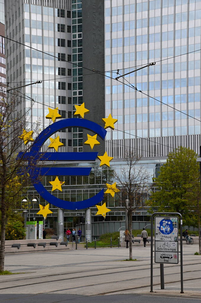 Euro-Zeichen in der Innenstadt von Frankfurt am Main, Hessen - Foto, Bild