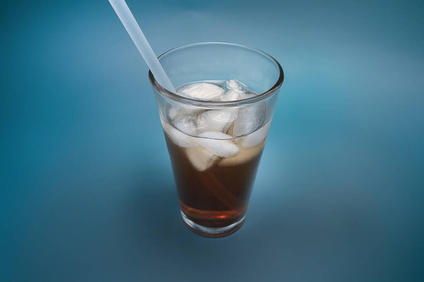 Ice Tea In a Glass With Reusable Straw save the planet - Foto, Imagen